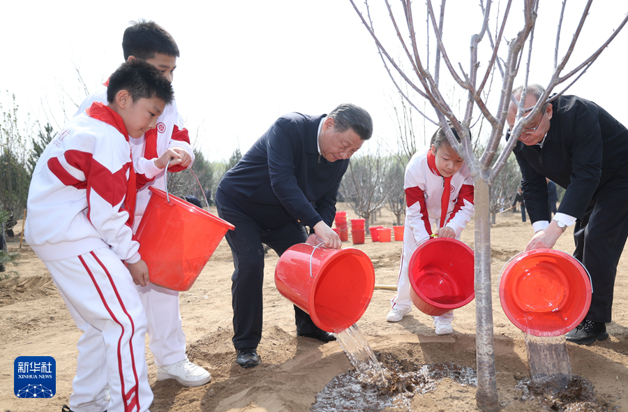 习近平在参与首都使命植树活动时强调：全民植树增绿，，，，，共建俏丽中国4.png