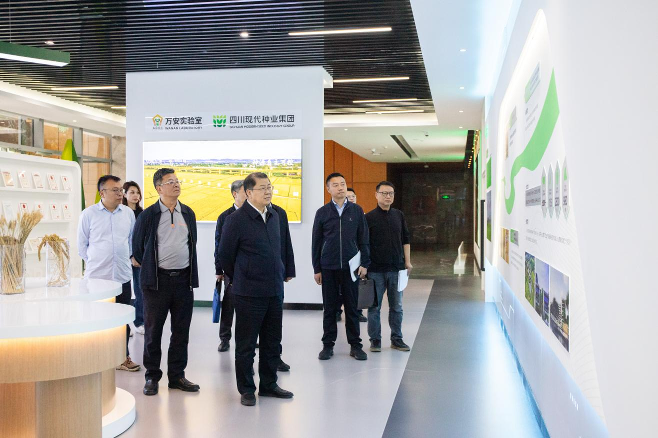 2024年4月24日蒋刚调研万安尝试室及种业集团工作.png