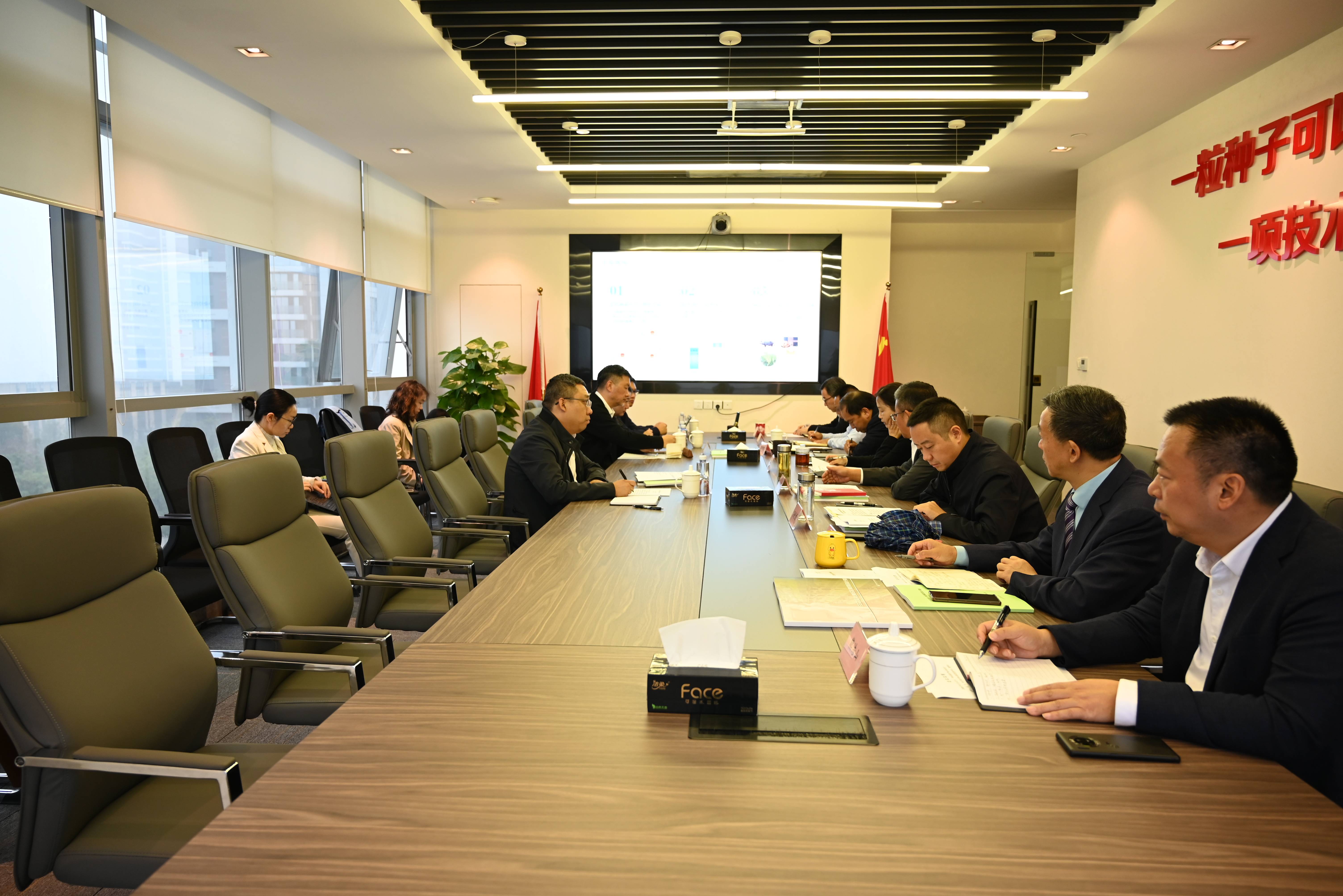 李宇飞到今年会调研