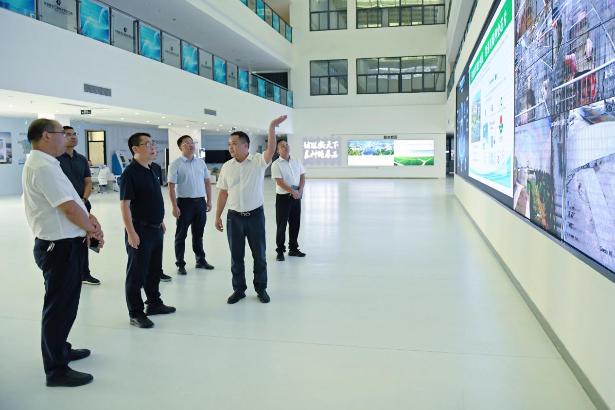 绵阳市副市长吴明禹调研川繁猪公司 1200头共享种公猪站运行情况